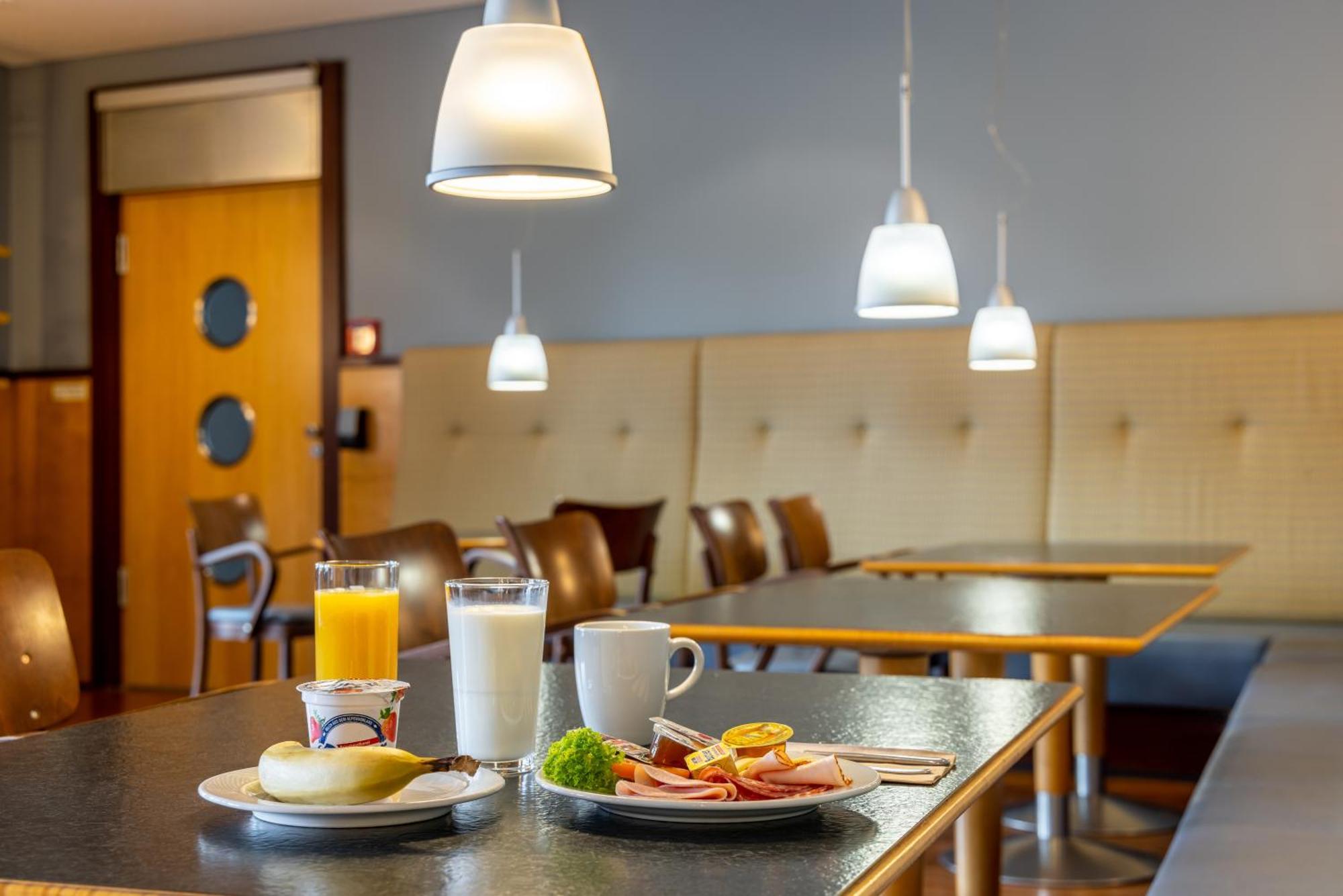 Hotel Leipheim Süd Bagian luar foto