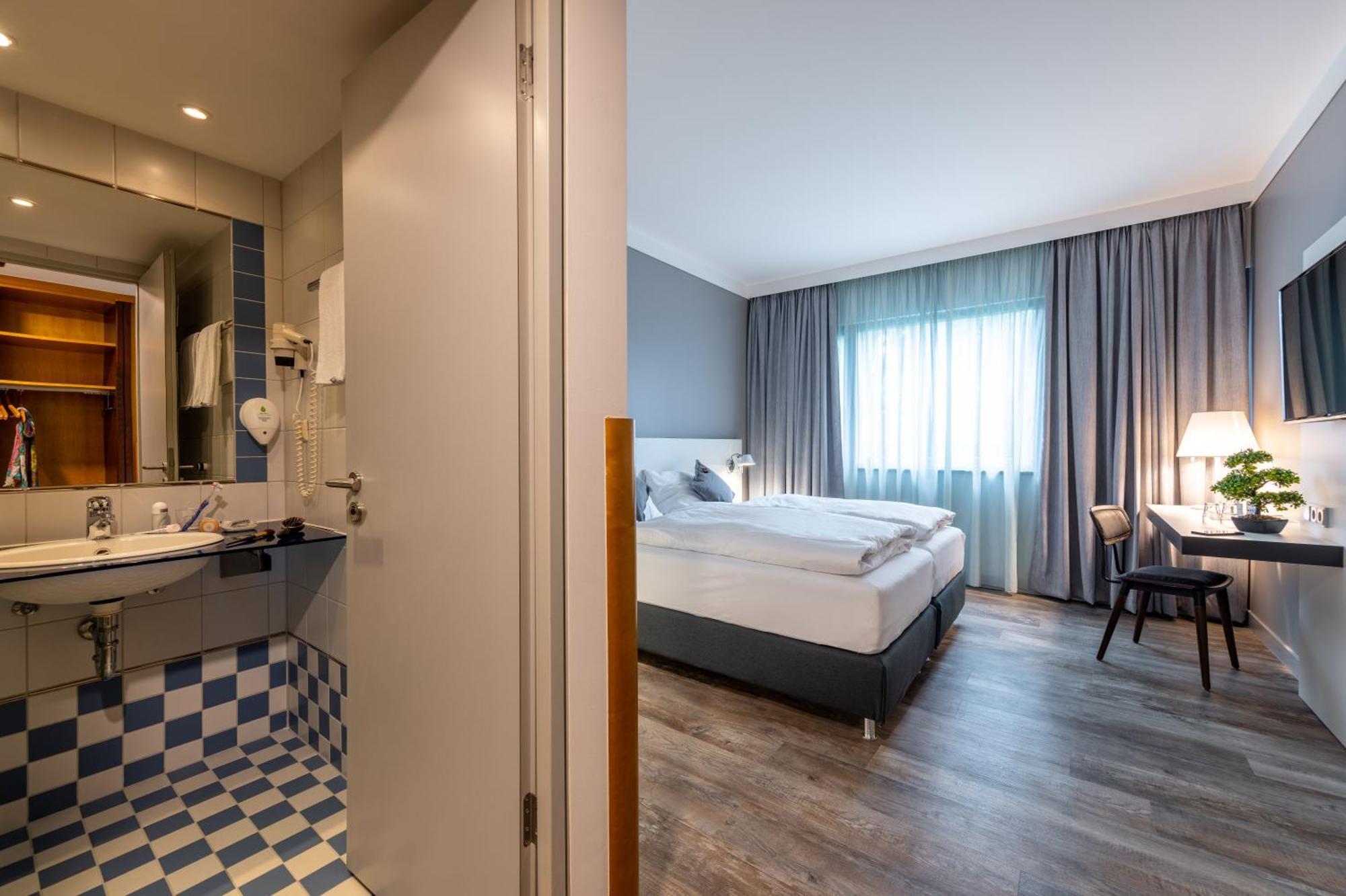 Hotel Leipheim Süd Bagian luar foto