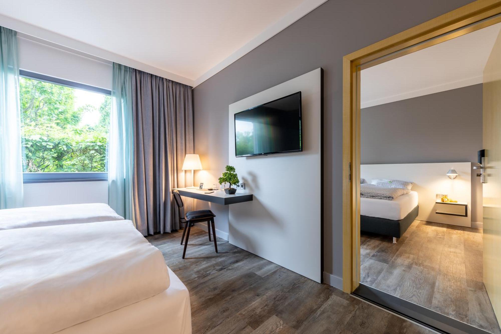 Hotel Leipheim Süd Bagian luar foto