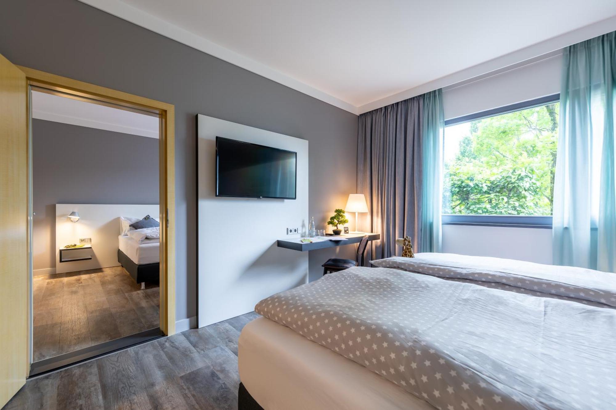 Hotel Leipheim Süd Bagian luar foto