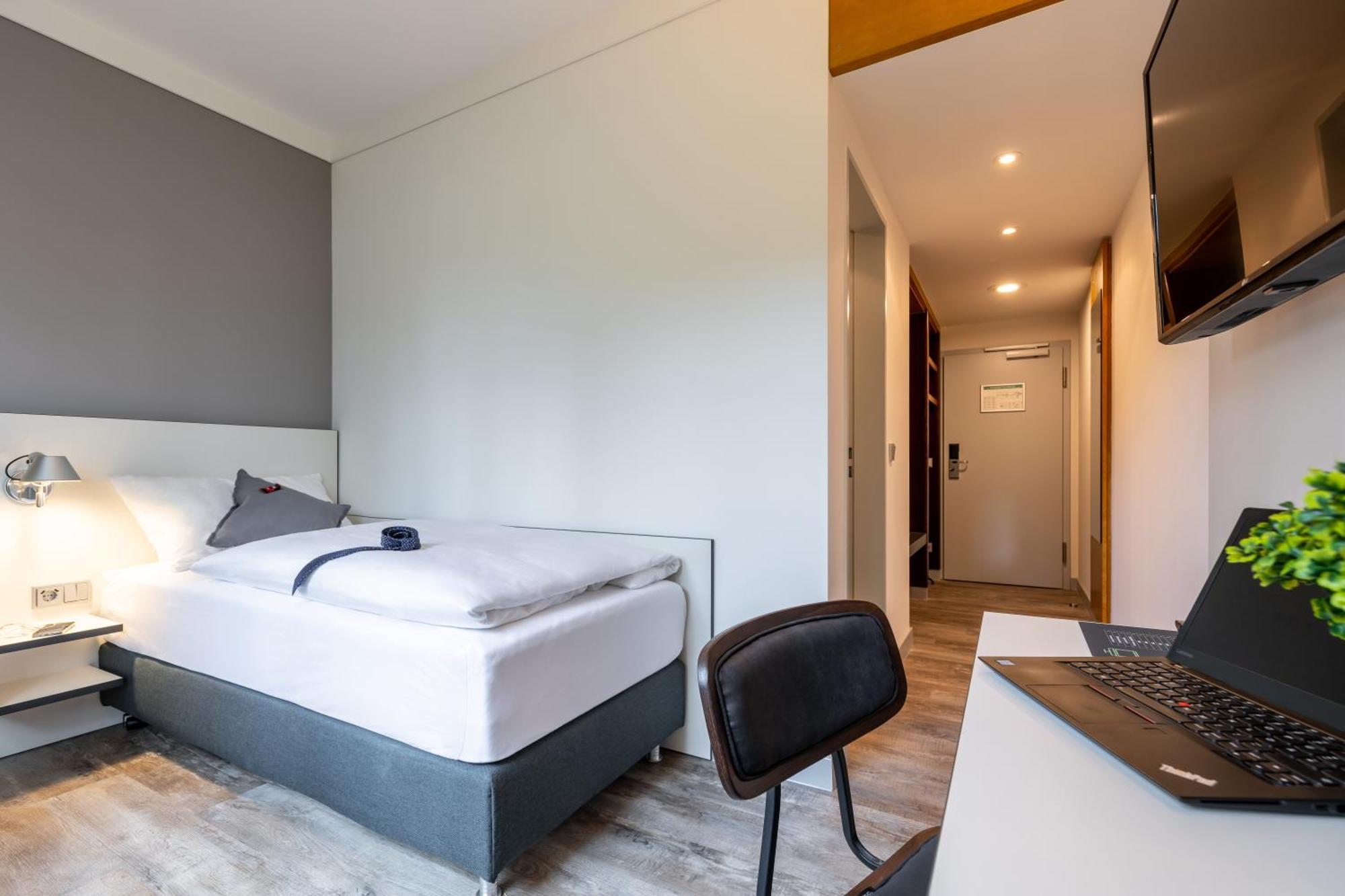Hotel Leipheim Süd Bagian luar foto