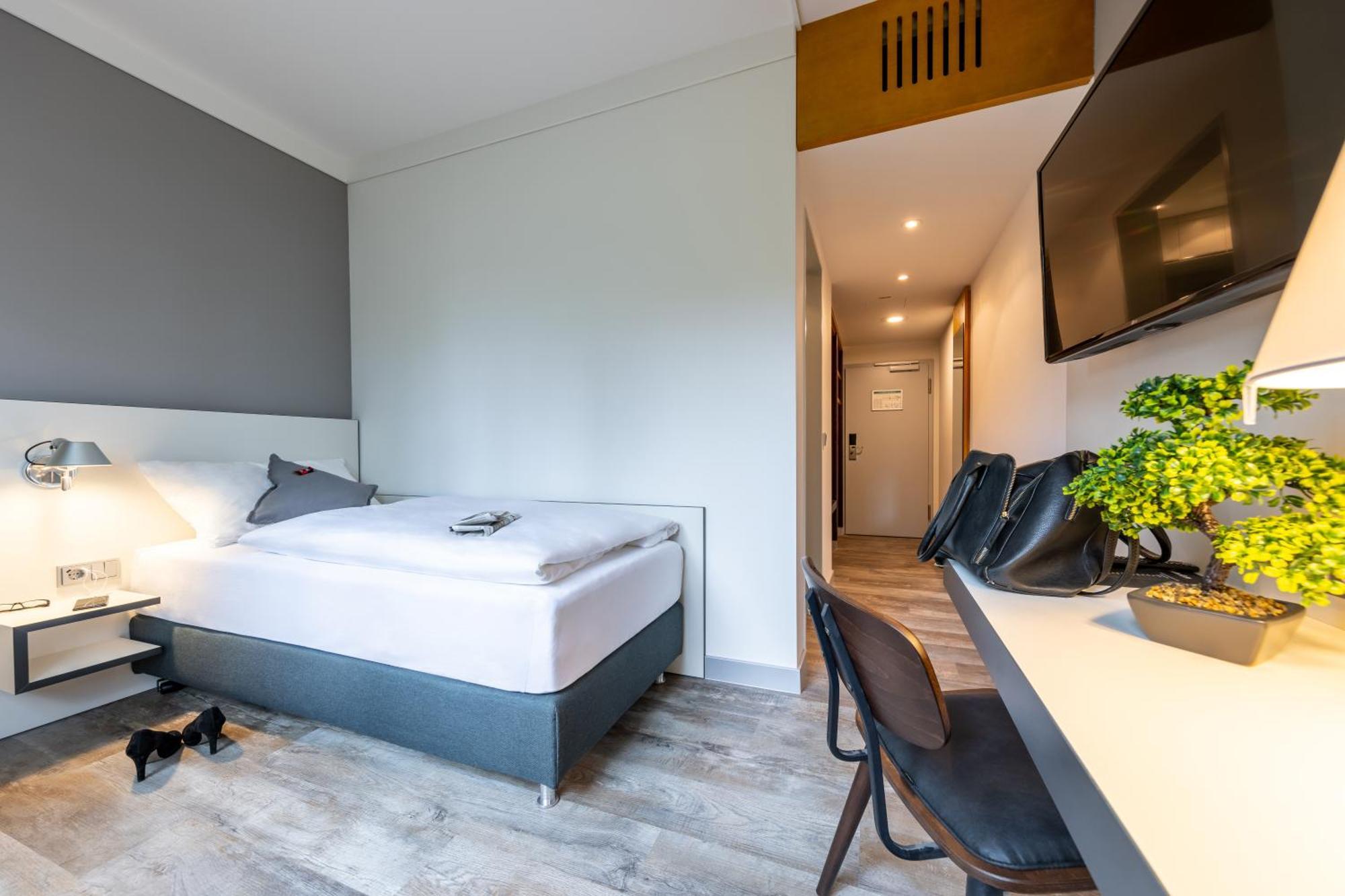 Hotel Leipheim Süd Bagian luar foto