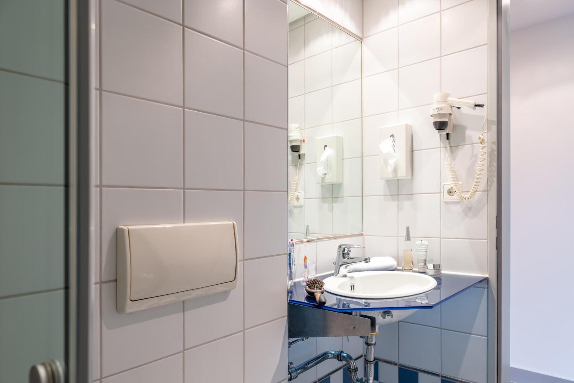 Hotel Leipheim Süd Bagian luar foto