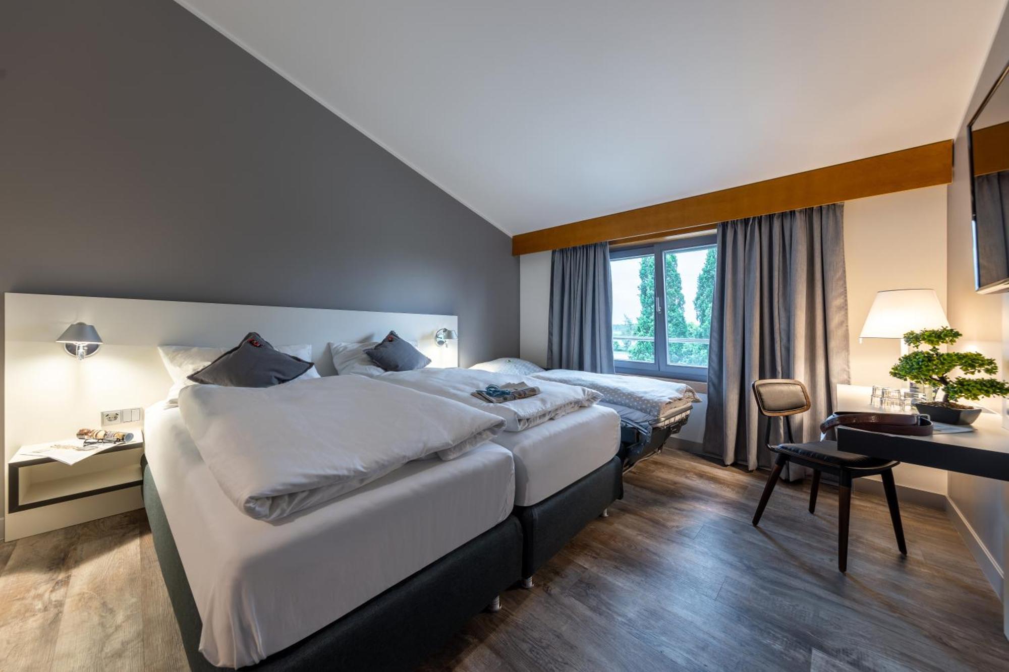 Hotel Leipheim Süd Bagian luar foto