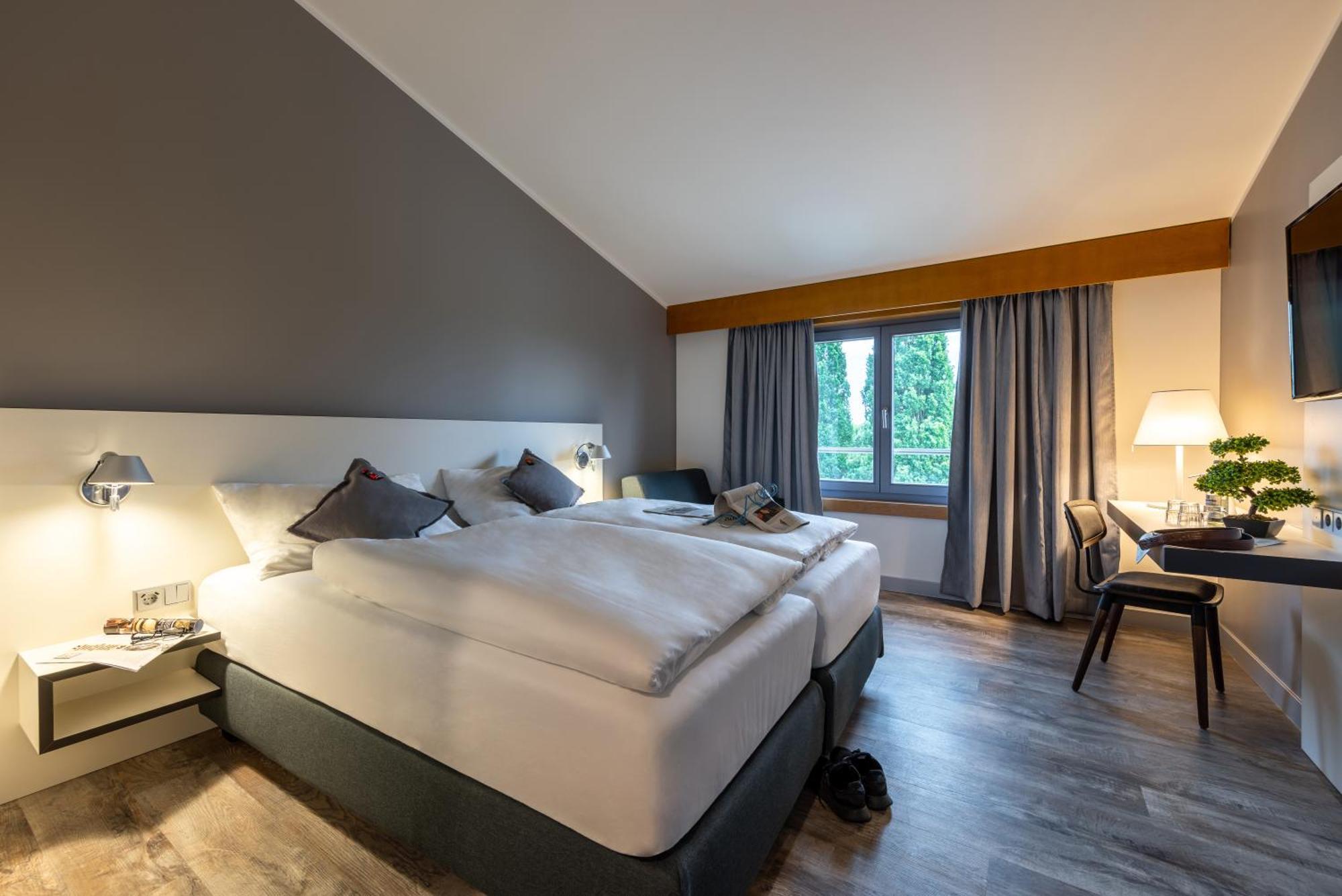 Hotel Leipheim Süd Bagian luar foto