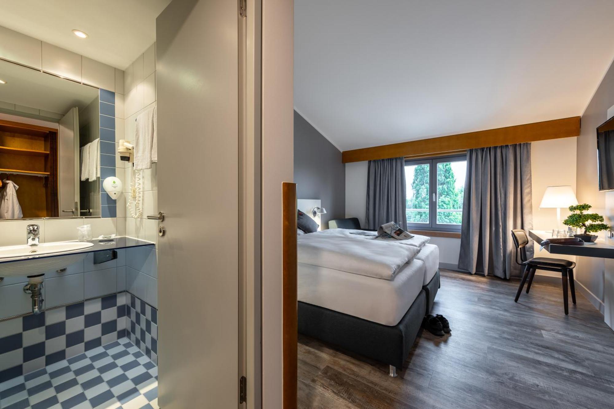 Hotel Leipheim Süd Bagian luar foto
